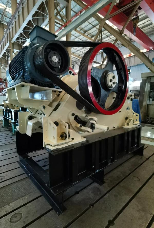 鞍山千鋼CC106型歐版顎式破碎機