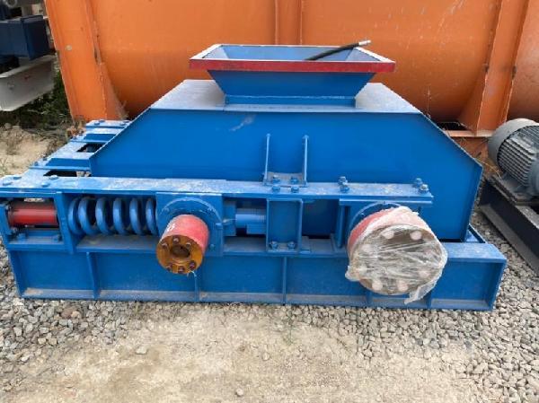 振權機械600×800型 對輥制砂機