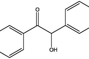 基于苯偶姻提高電容器介質薄膜的直流擊穿場強方法
