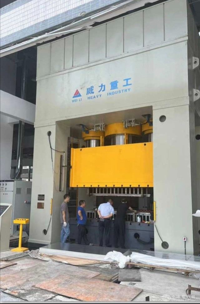 新能源电池水冷板成型液压机