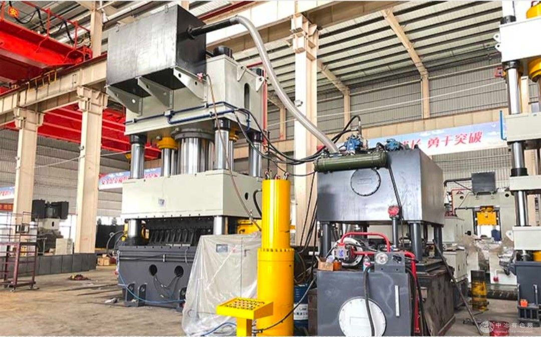 汽车后桥壳水涨成型液压机