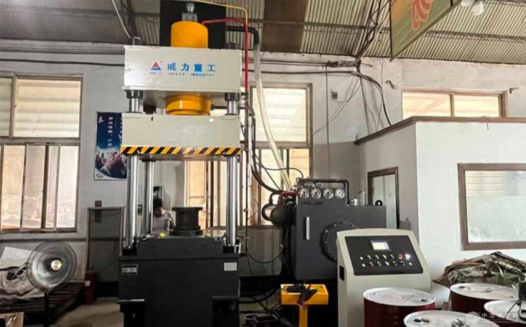 液压垫结构拉伸机