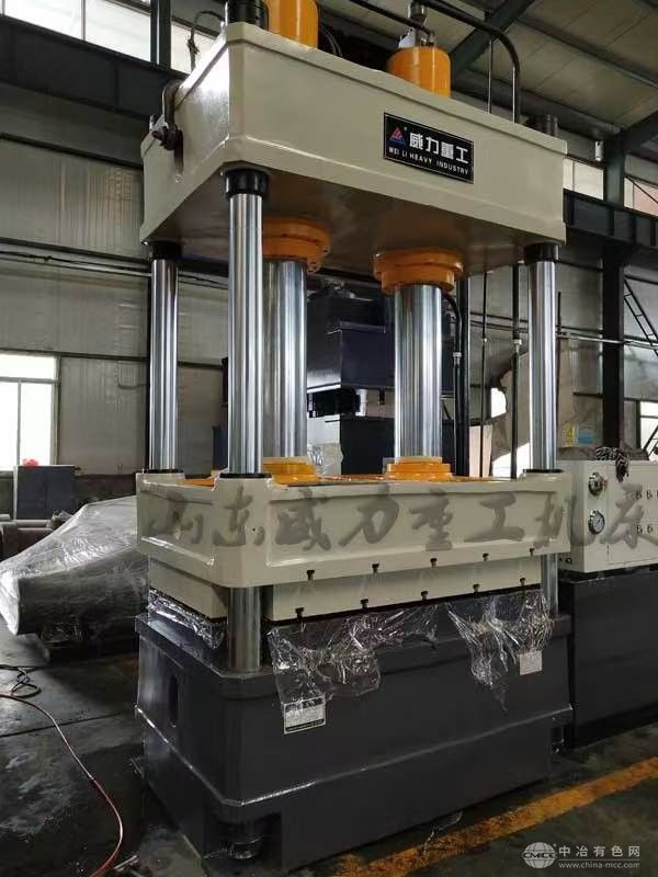 压制铜质雕塑液压机