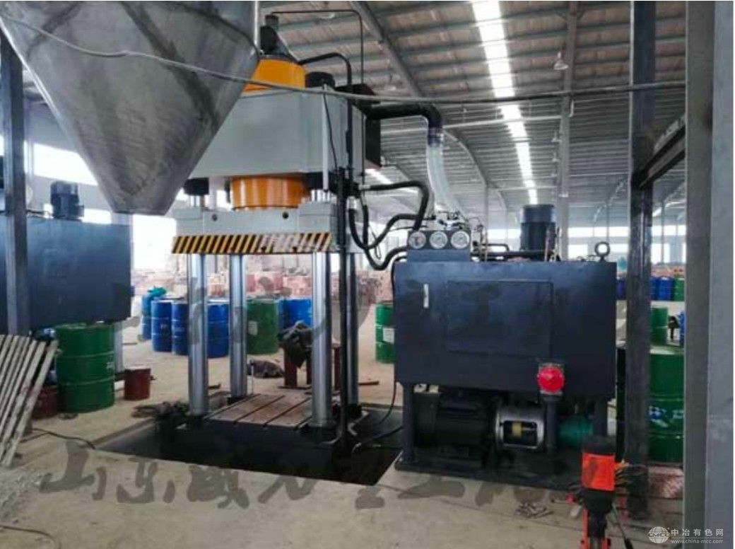 镁碳砖成型液压机