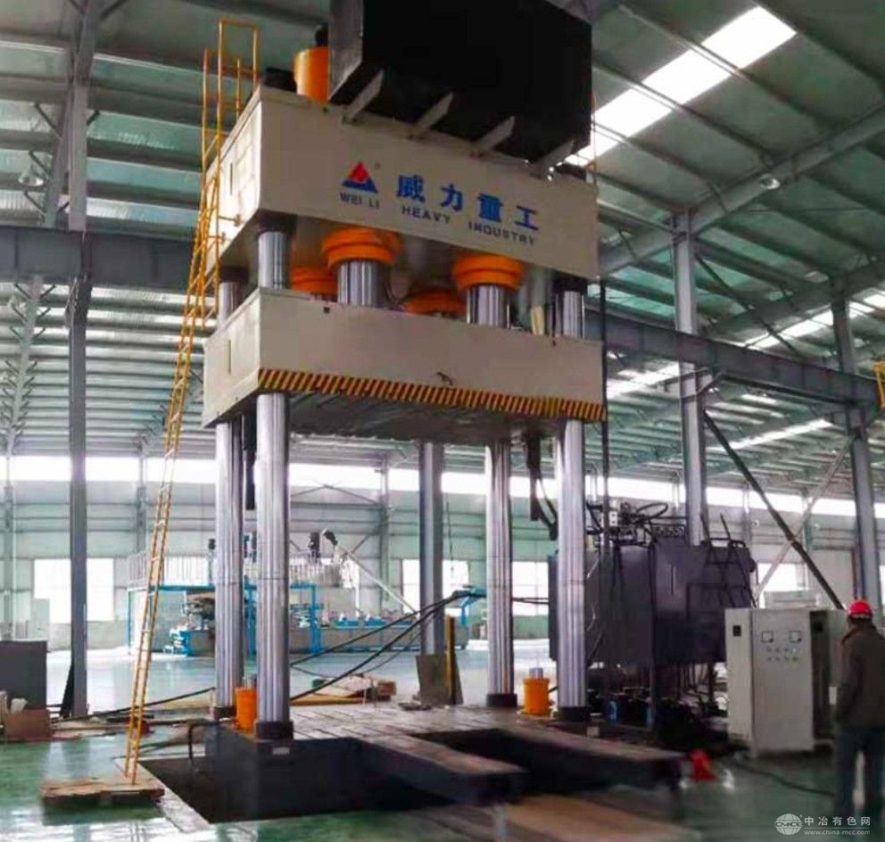 多缸四柱液压机